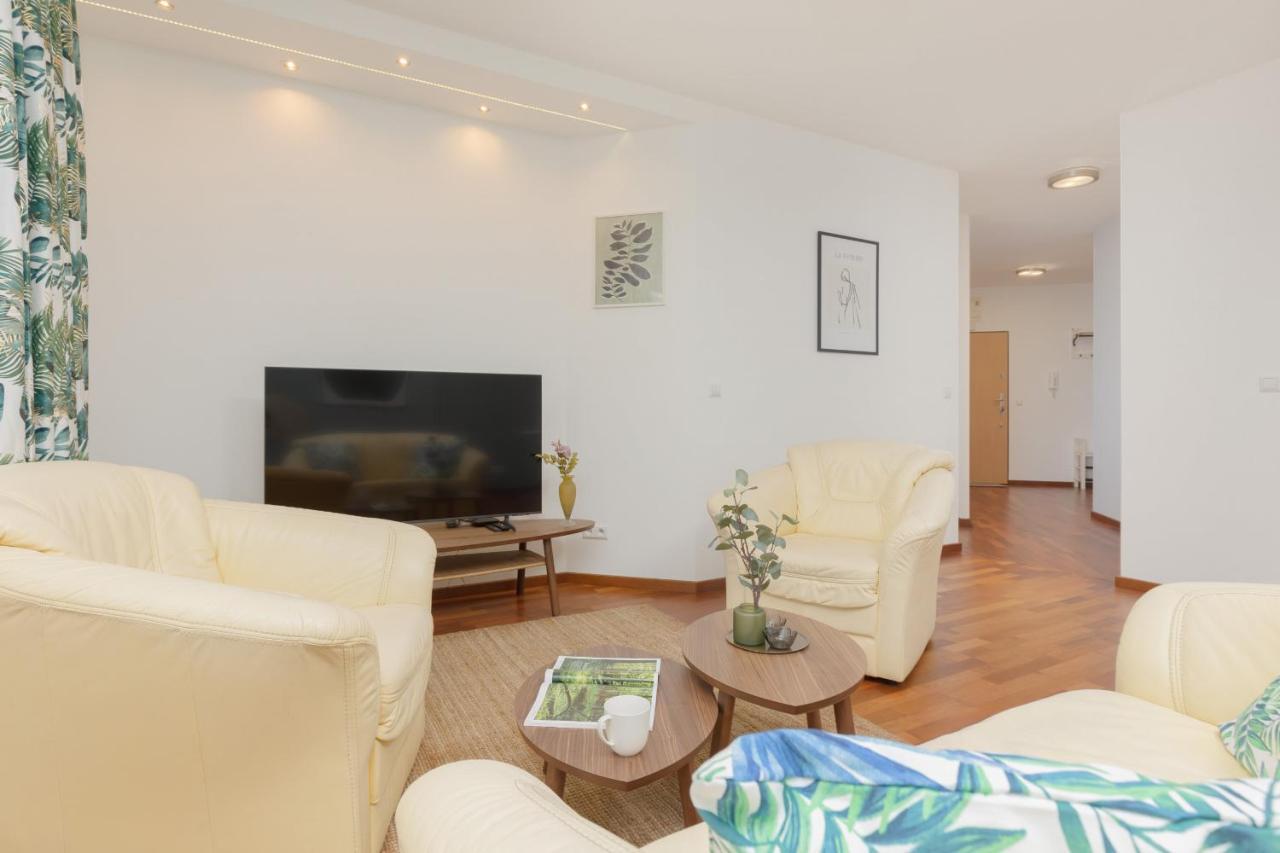 Slominskiego By Renters Apartment